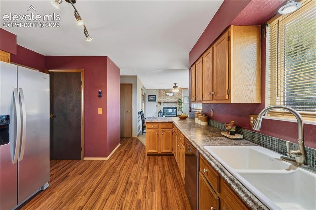 Image 16 of 49: Kitchen
