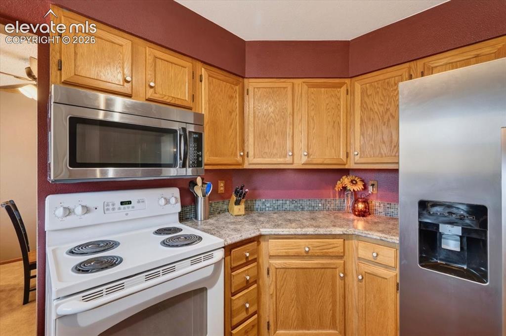 Image 17 of 49: Kitchen