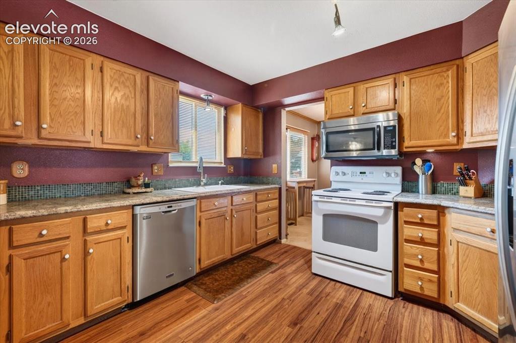 Image 3 of 49: Kitchen
