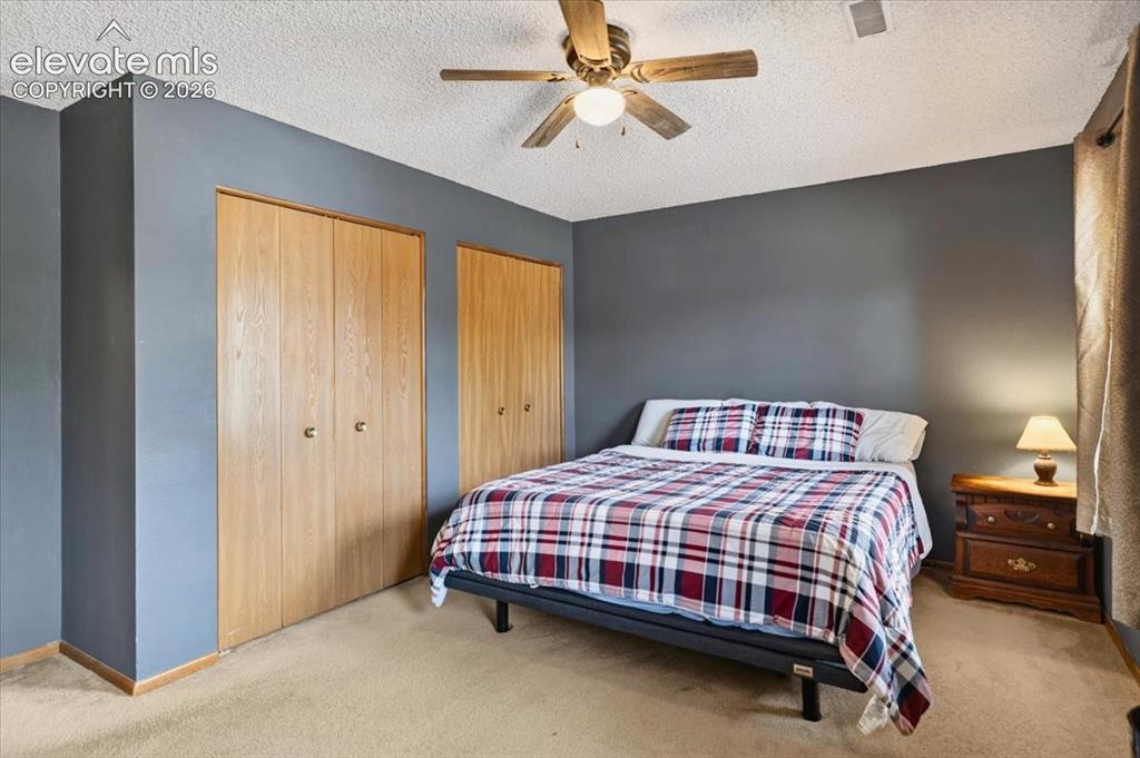 Image 34 of 49: Bedroom