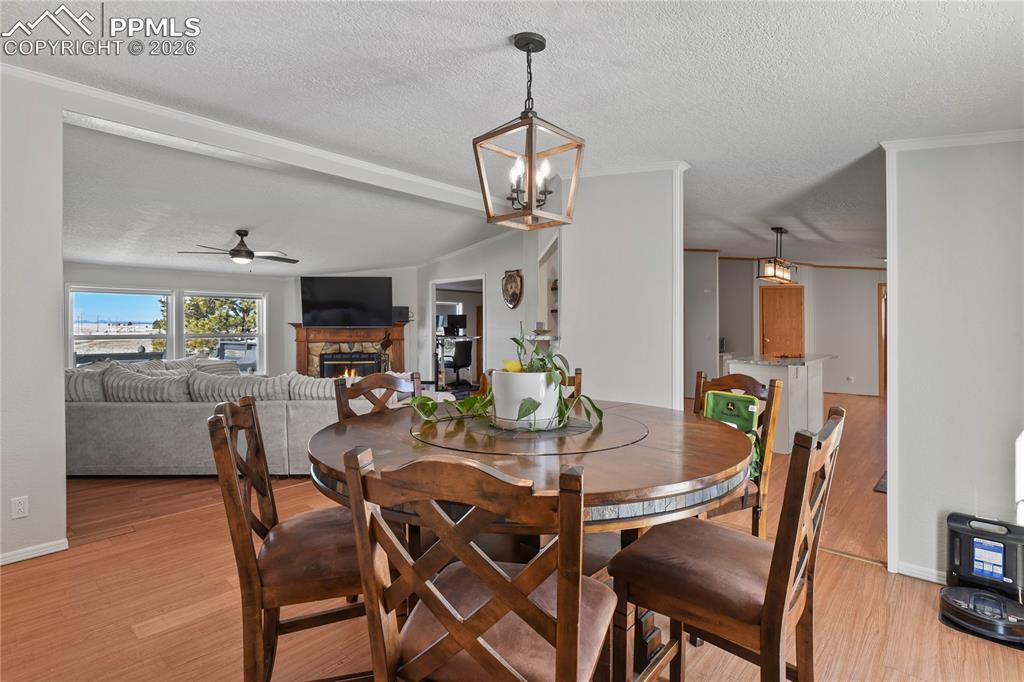 Image 12 of 50: Dining Area