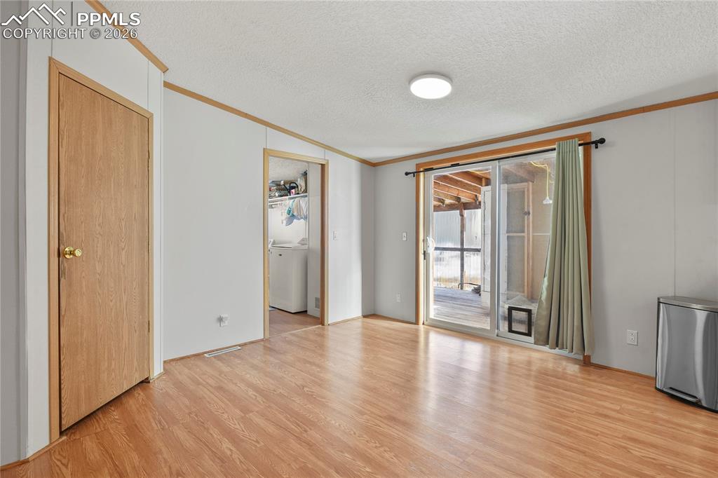 Image 19 of 50: Kitchen