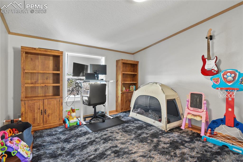 Image 23 of 50: Office