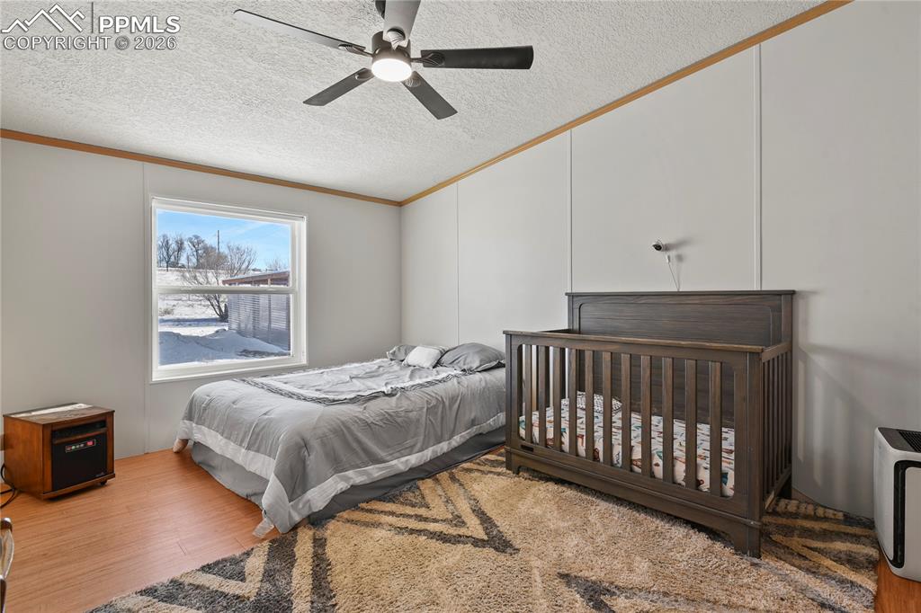 Image 29 of 50: Bedroom