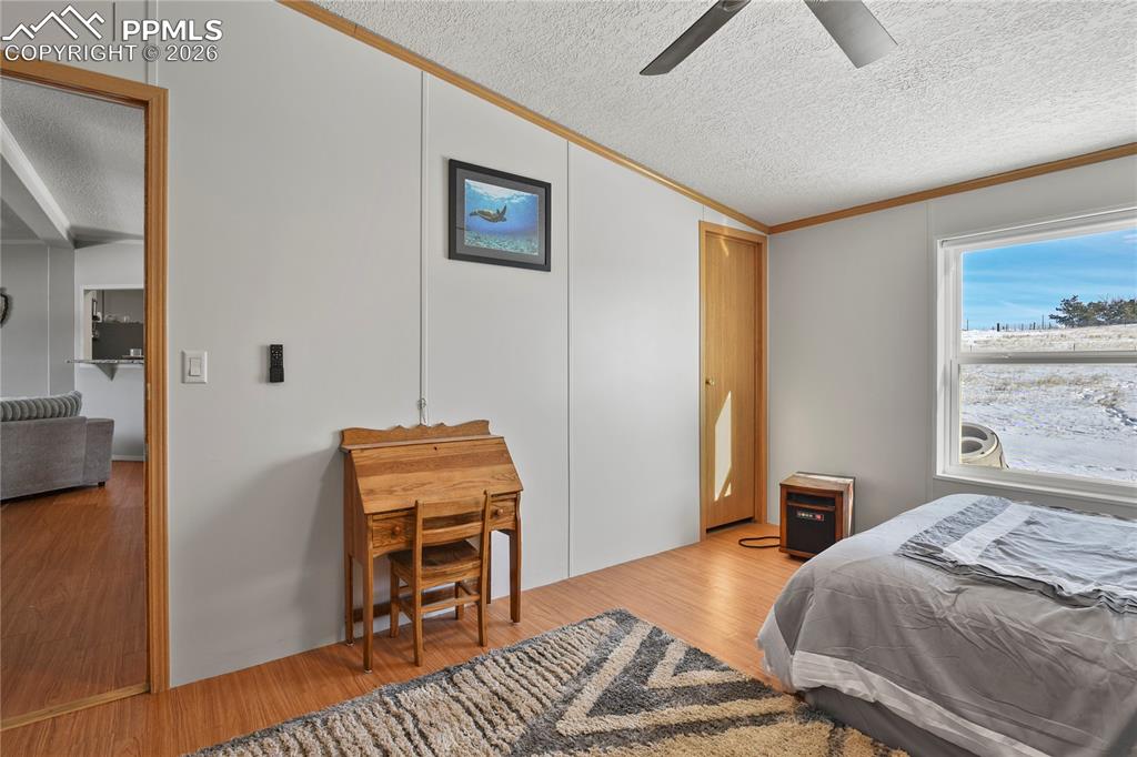 Image 30 of 50: Bedroom