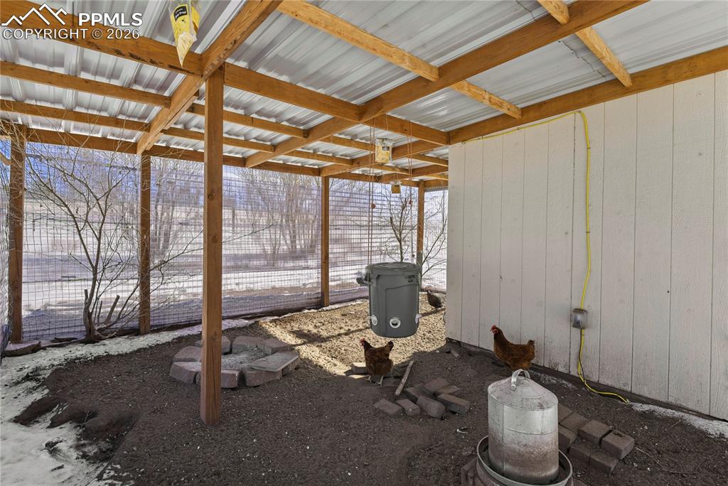 Image 47 of 50: Chicken coop/run