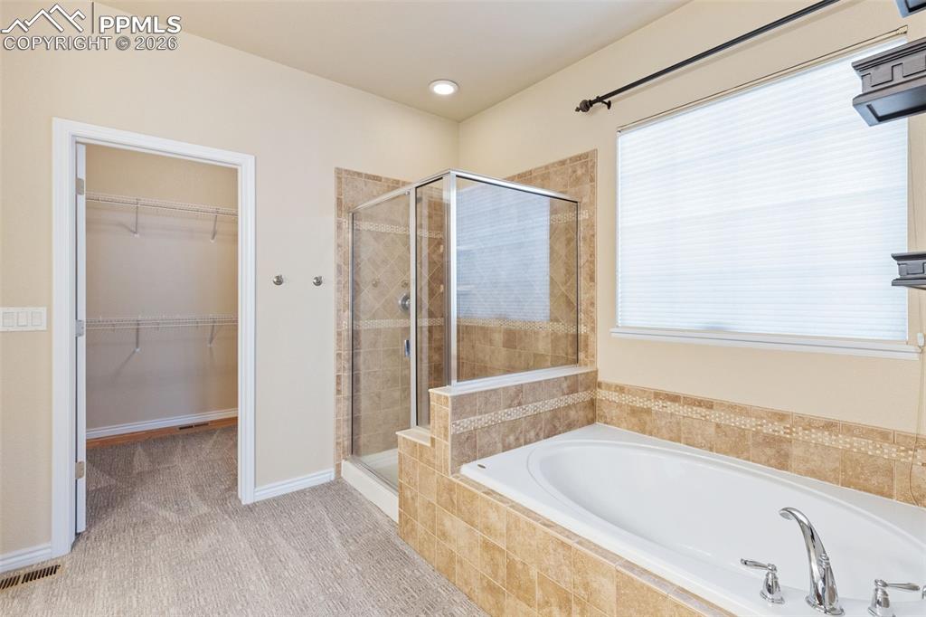 Image 17 of 32: Bathroom