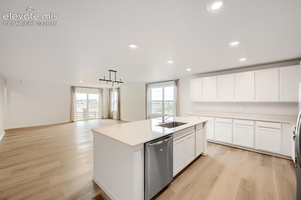 Image 5 of 11: Kitchen