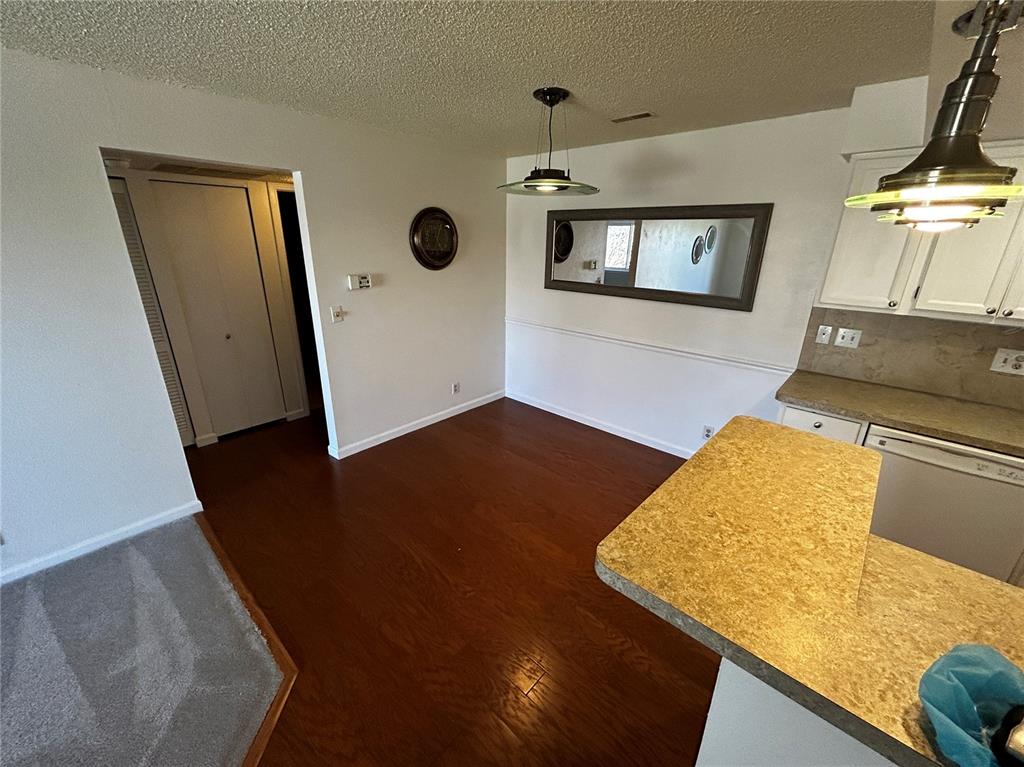 Image 2 of 16: Dining Area