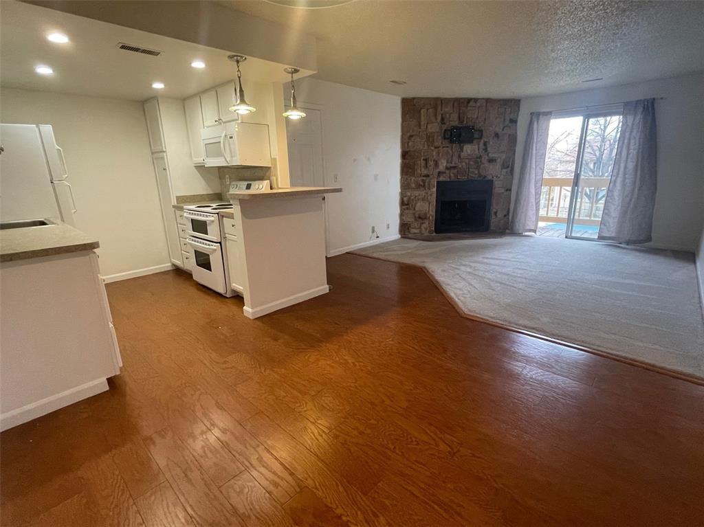 Image 5 of 16: Kitchen