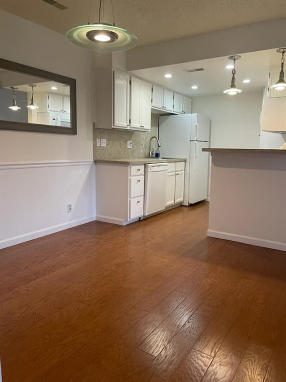 Image 6 of 16: Kitchen
