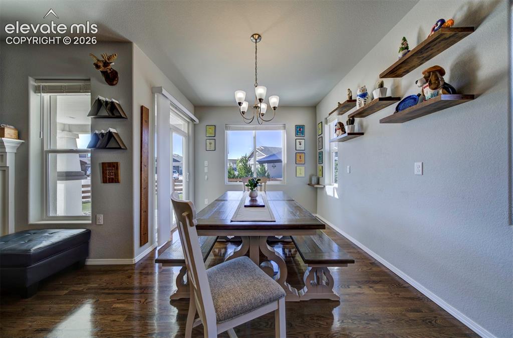 Image 13 of 45: Dining Area