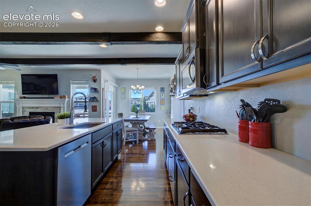 Image 14 of 45: Kitchen