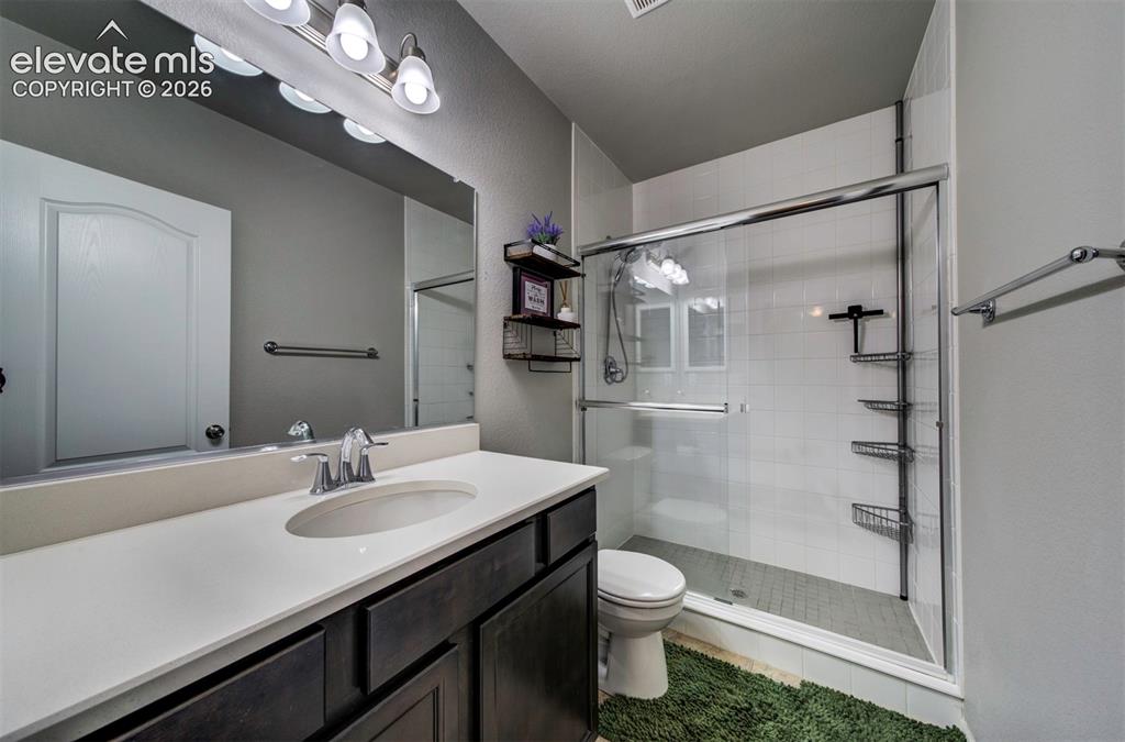 Image 16 of 45: Bathroom