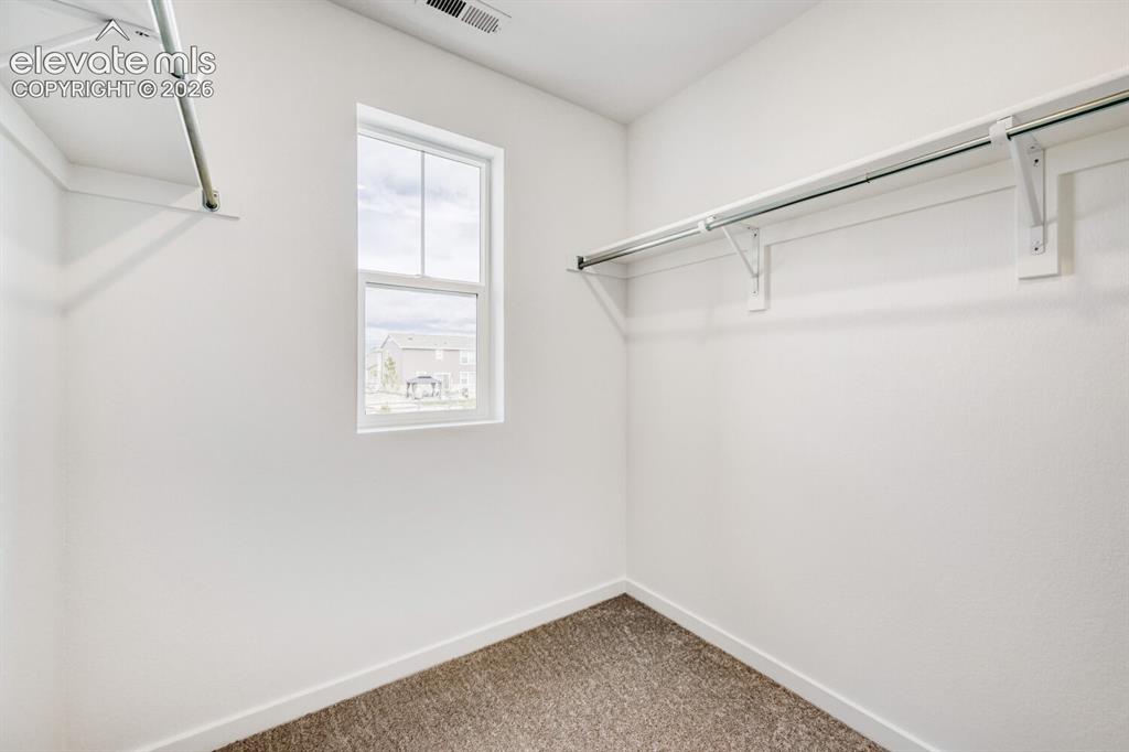 Image 10 of 12: Closet