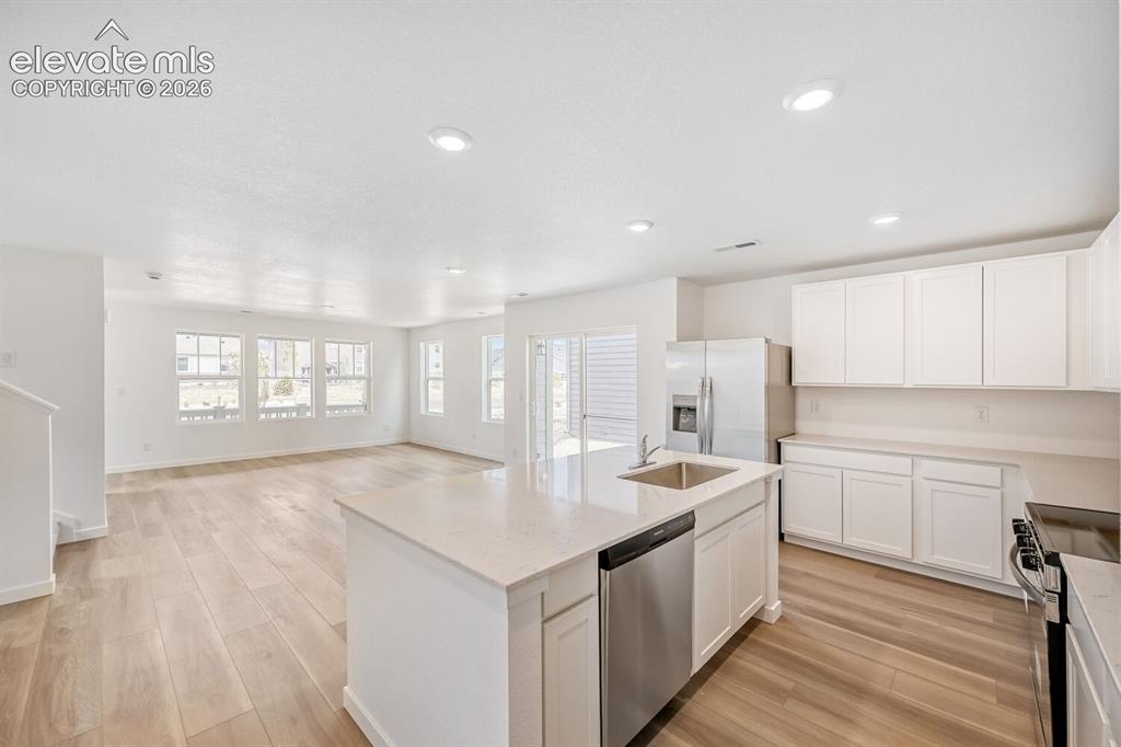 Image 5 of 12: Kitchen