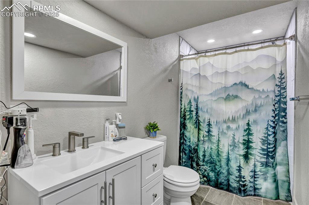 Image 31 of 33: No Description Available