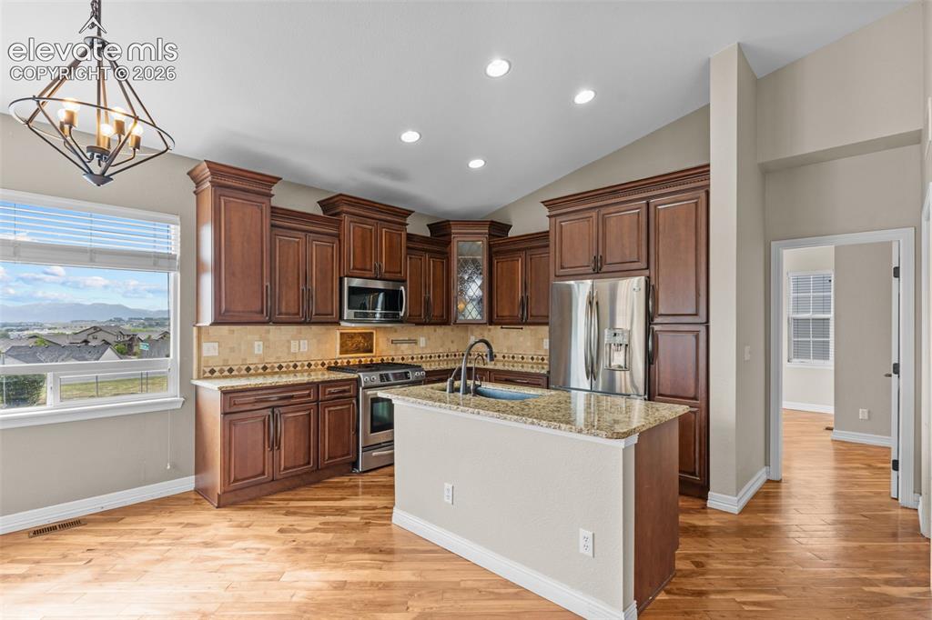 Image 10 of 37: Kitchen