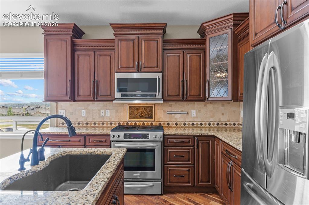Image 11 of 37: Kitchen