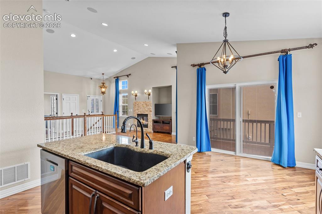 Image 12 of 37: Kitchen