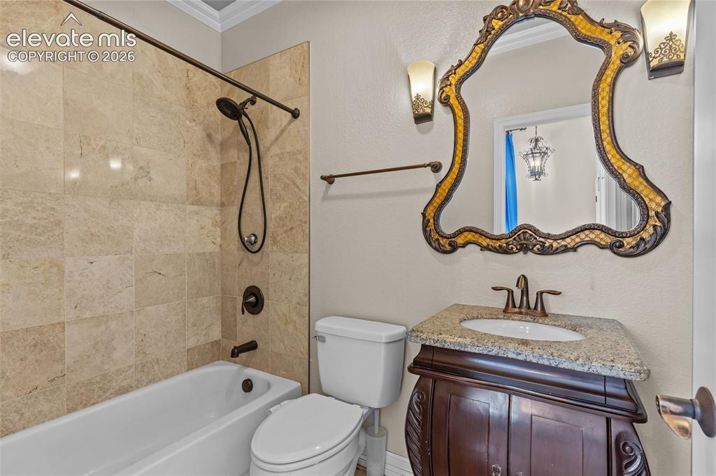 Image 17 of 37: Bathroom