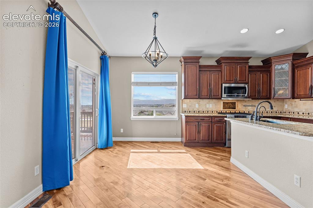 Image 9 of 37: Dining Area