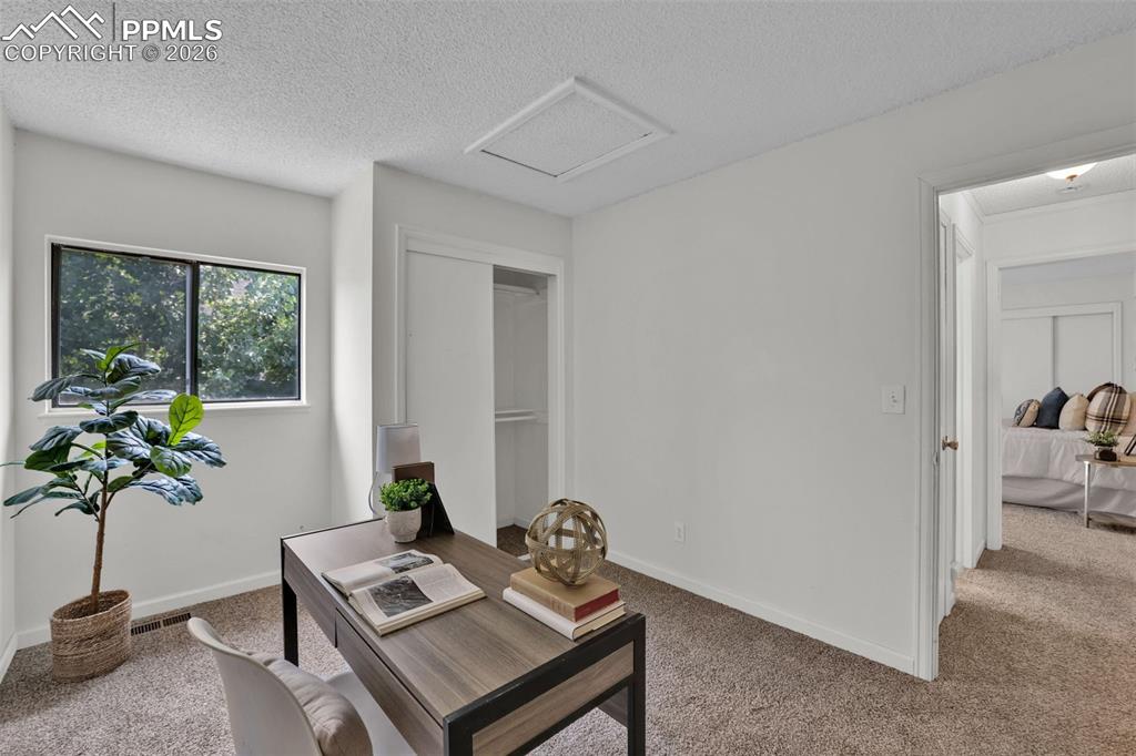 Image 21 of 41: Office