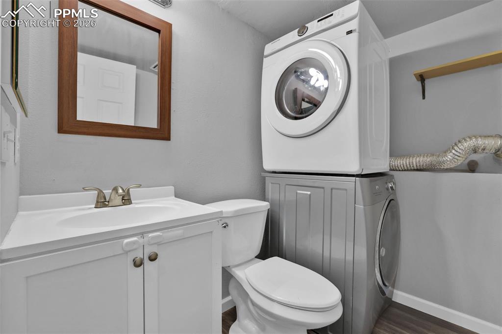 Image 28 of 41: Bathroom