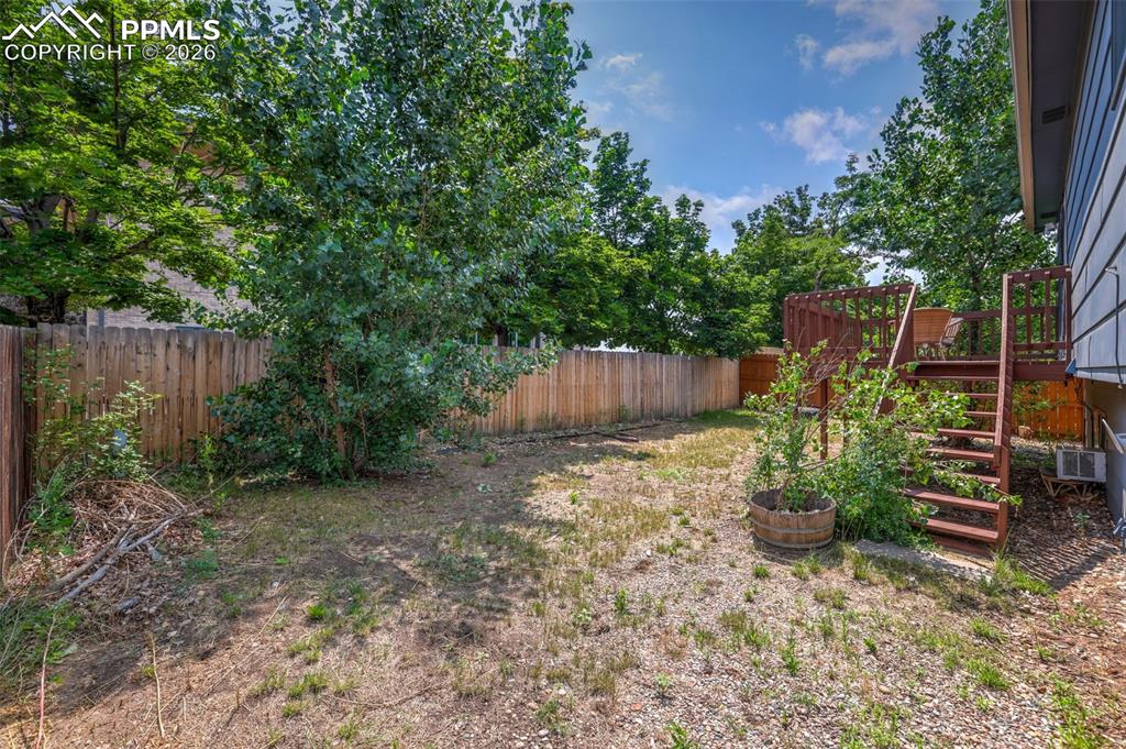 Image 31 of 41: Yard