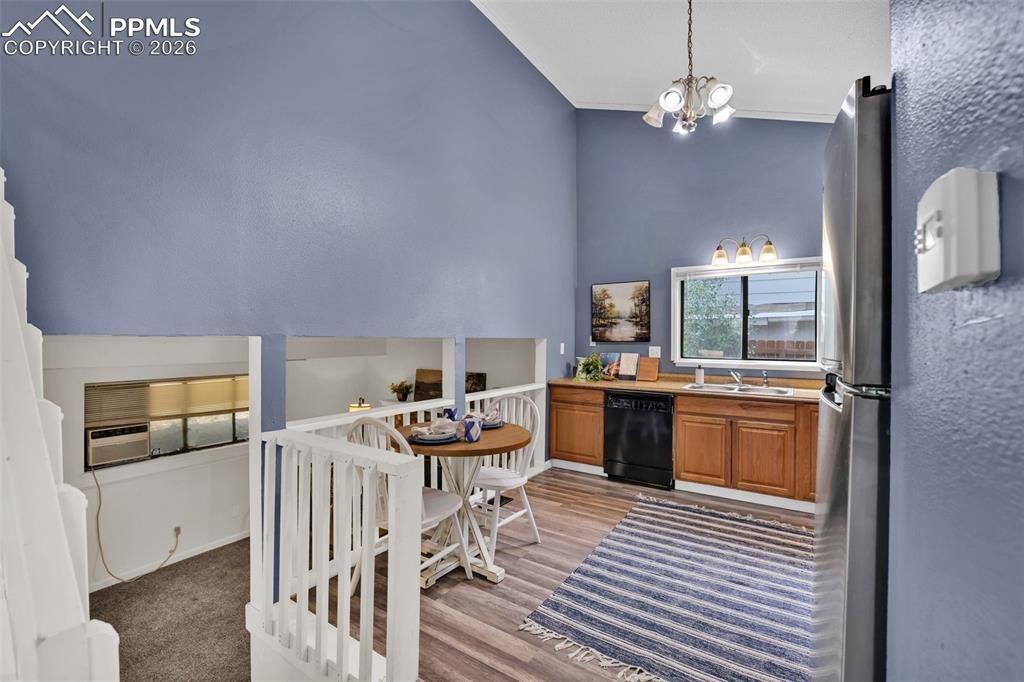 Image 9 of 41: Kitchen