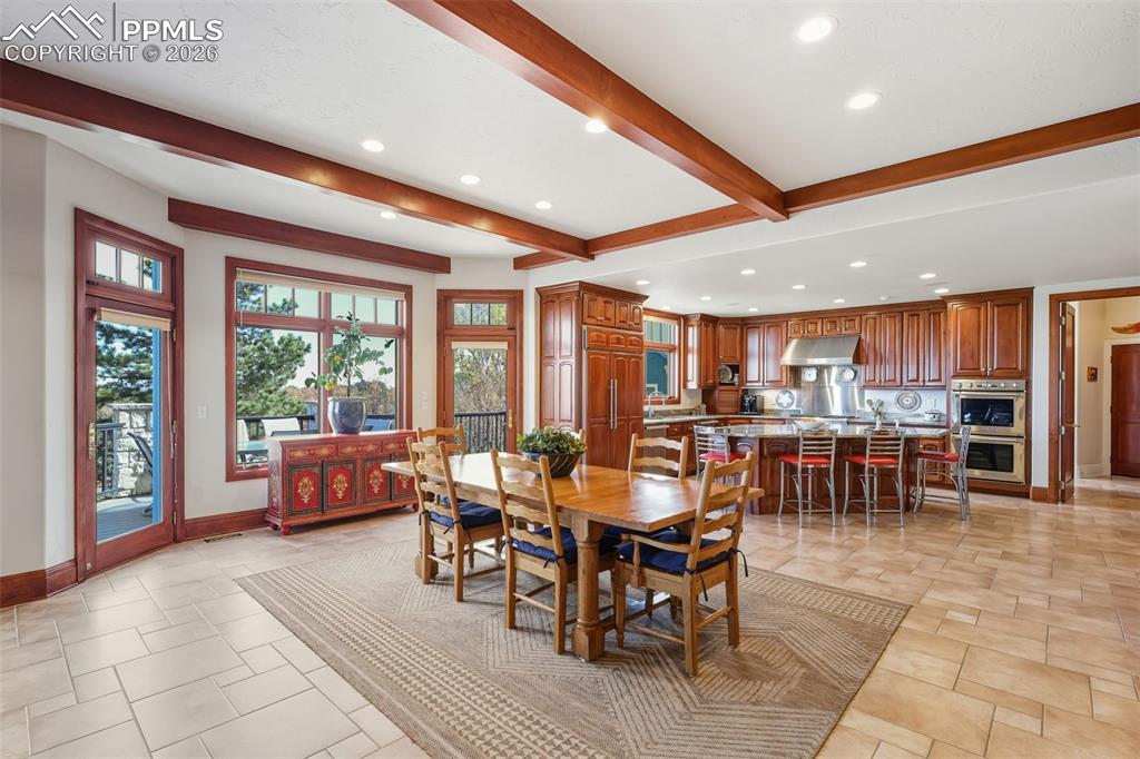 Image 17 of 50: Dining Area