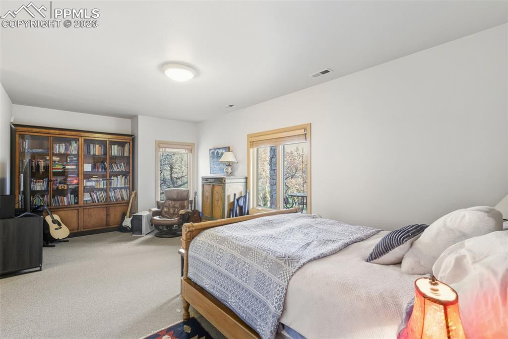 Image 40 of 50: Bedroom