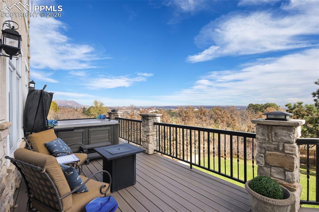 Image 45 of 50: Deck