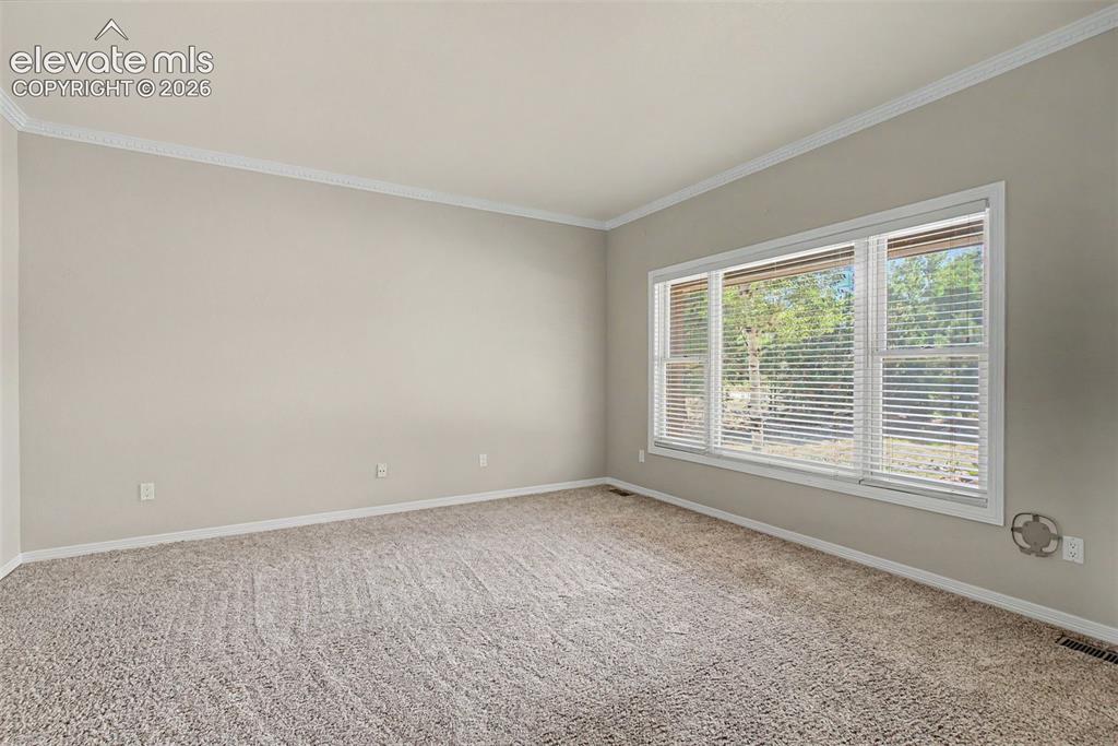 Image 6 of 50: Living Room