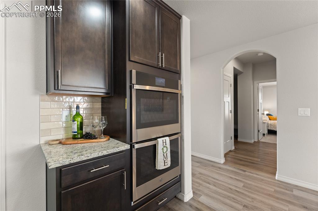 Image 11 of 50: Kitchen