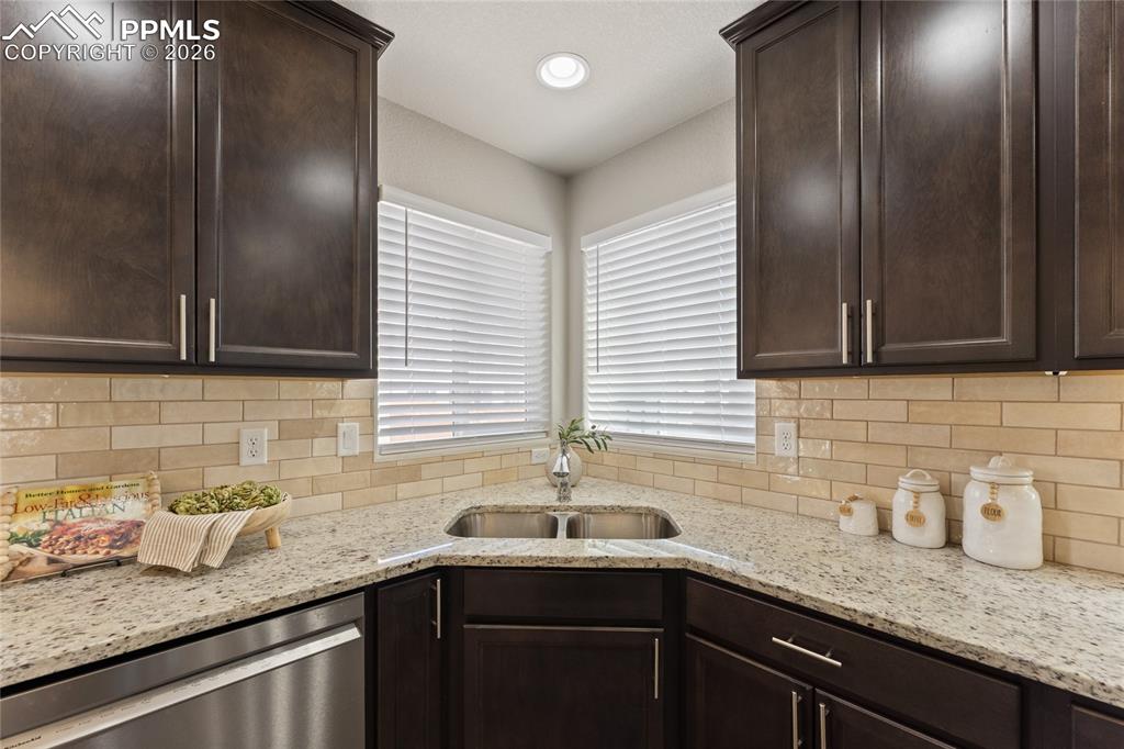 Image 12 of 50: Kitchen