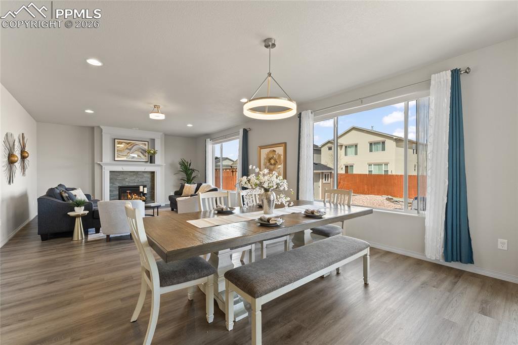 Image 14 of 50: Dining Area