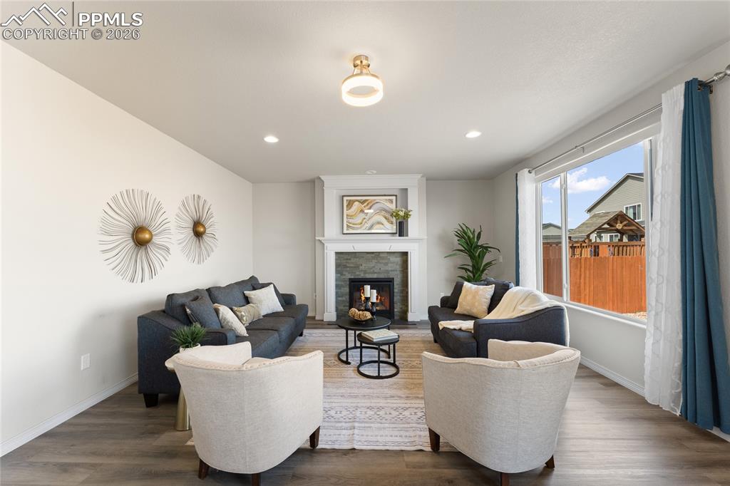 Image 16 of 50: Living Room