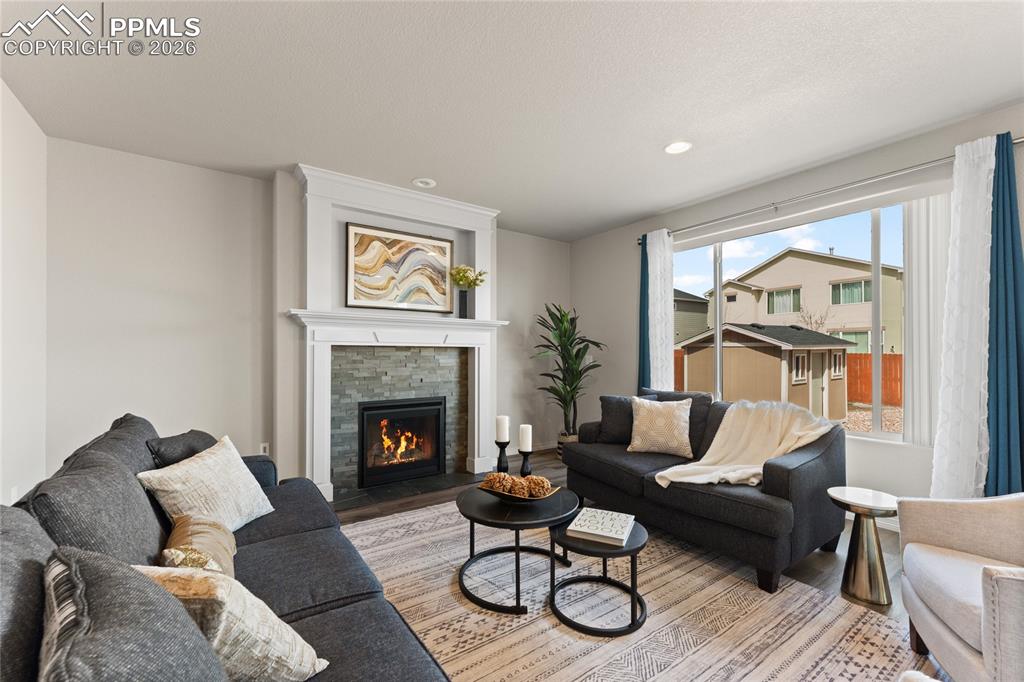 Image 17 of 50: Living Room