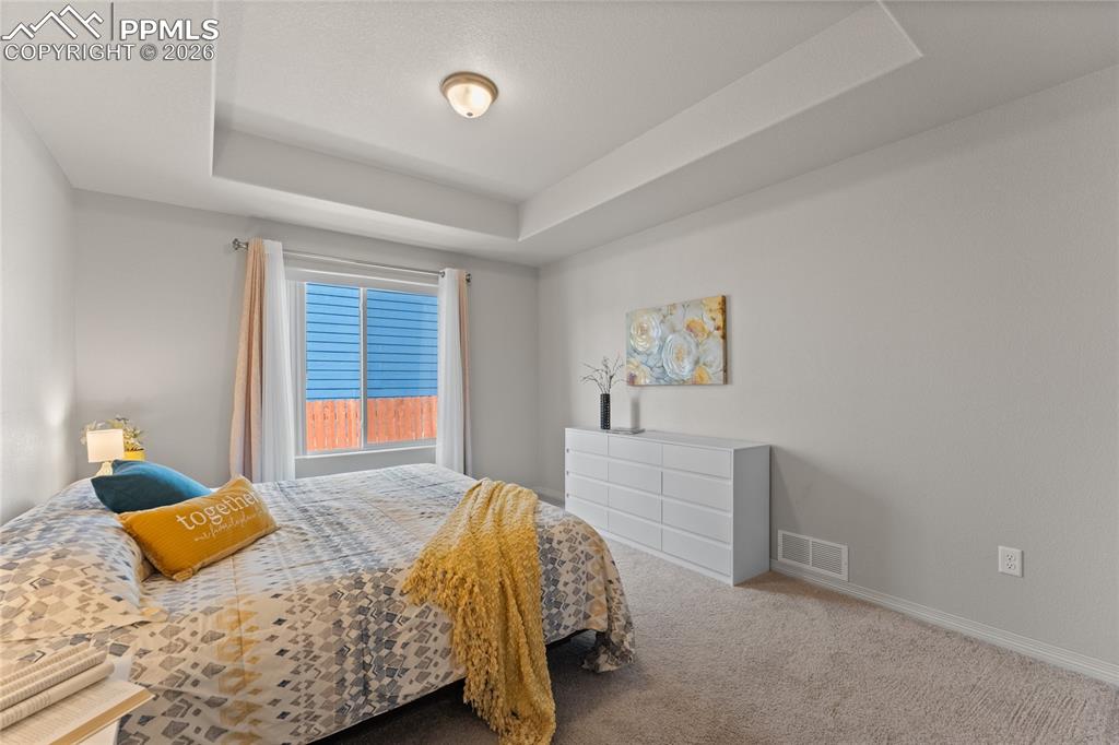 Image 18 of 50: Bedroom