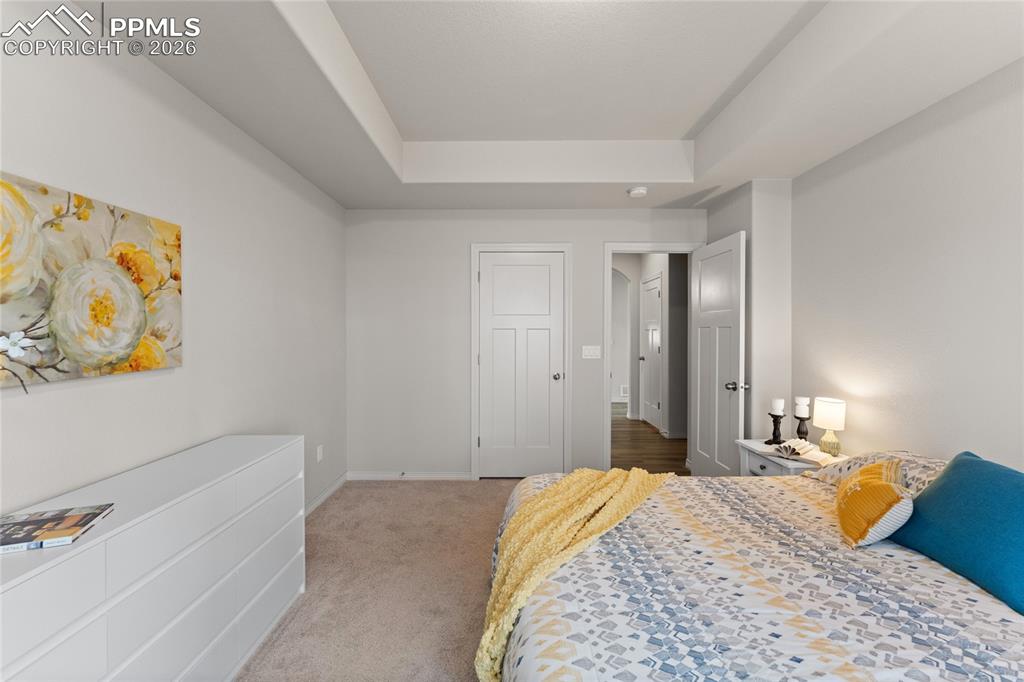 Image 19 of 50: Bedroom