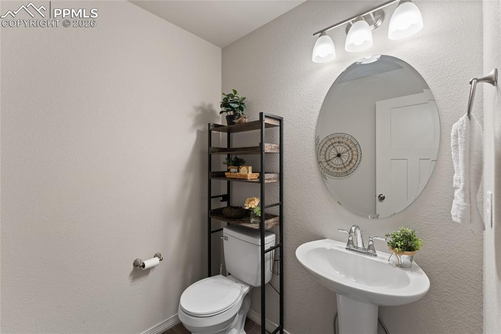 Image 20 of 50: Bathroom