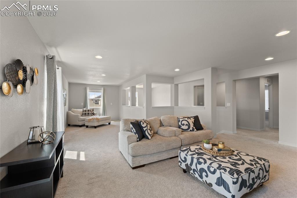 Image 23 of 50: Living Room