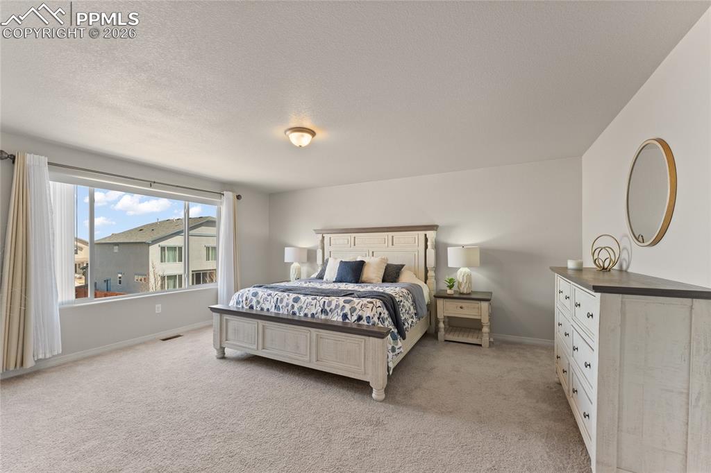 Image 25 of 50: Bedroom