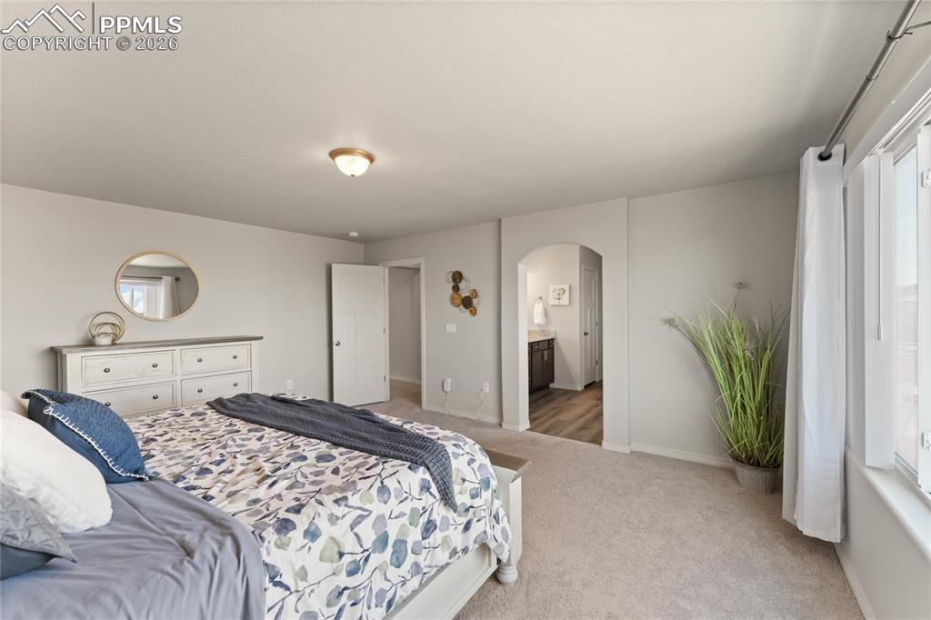 Image 26 of 50: Bedroom