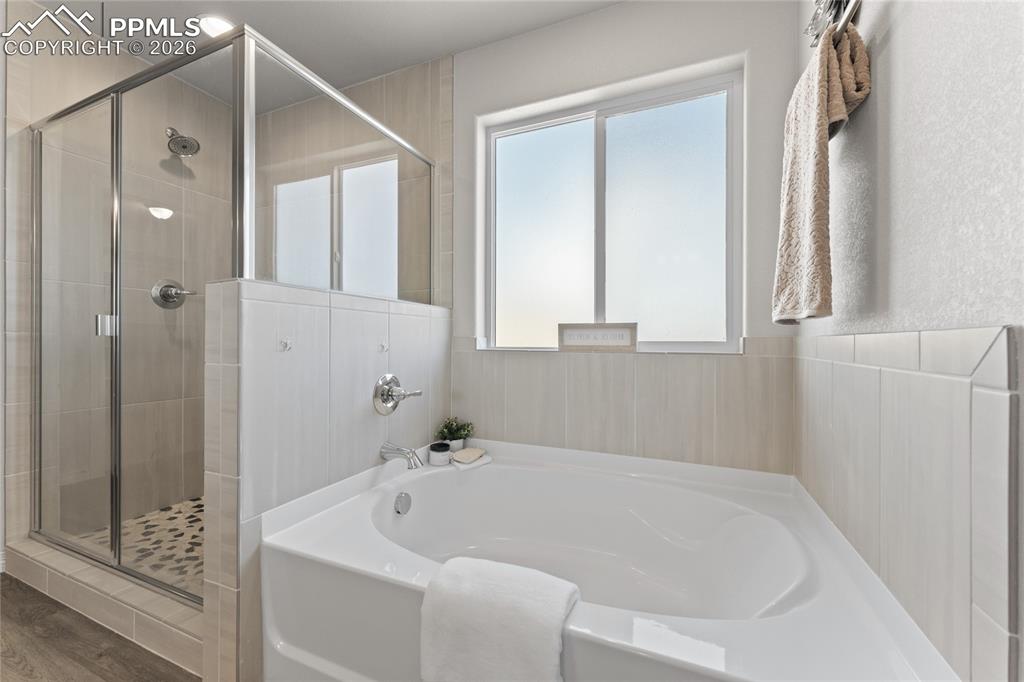 Image 29 of 50: Bathroom