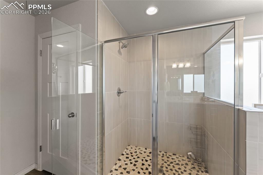 Image 30 of 50: Bathroom