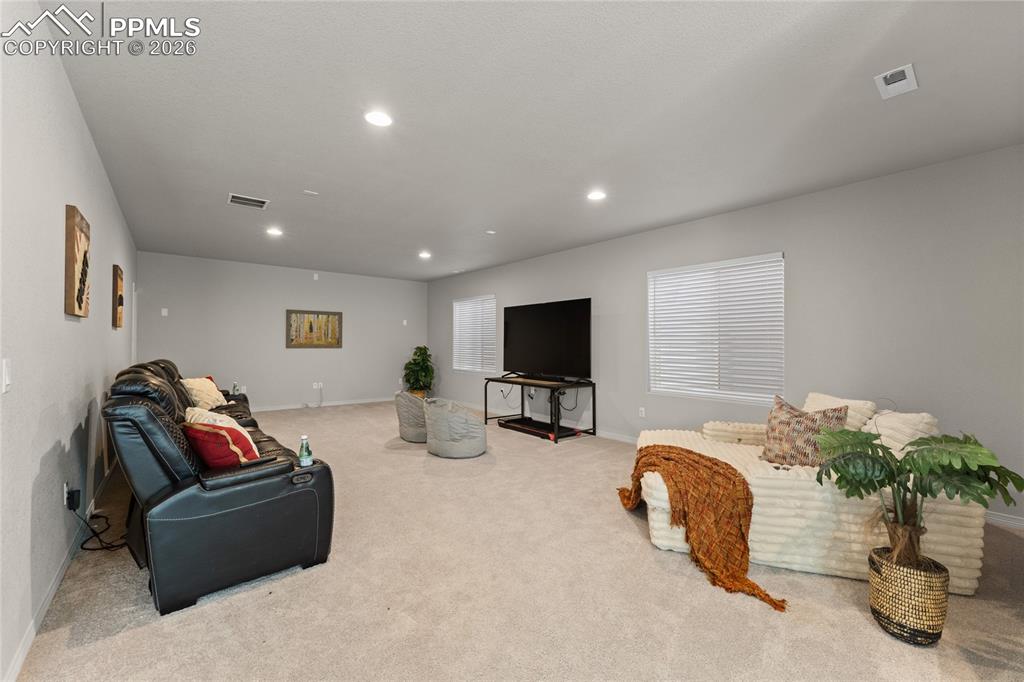 Image 38 of 50: Living Room