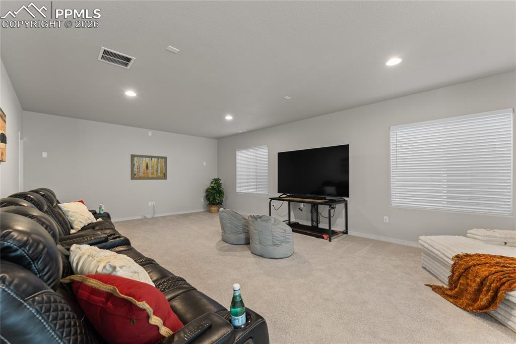 Image 39 of 50: Living Room