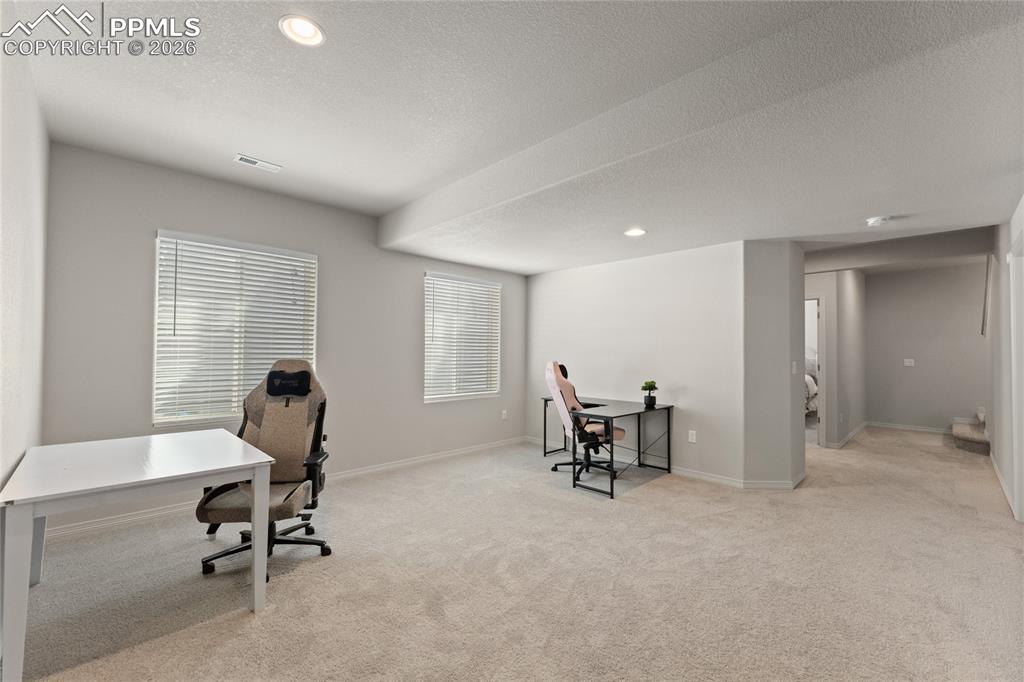 Image 41 of 50: Office